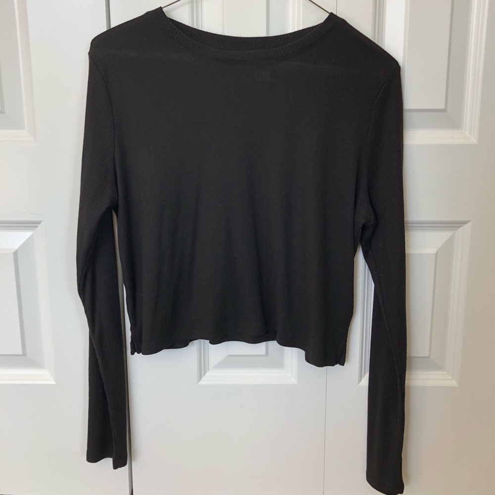 Black long sleeve crop top